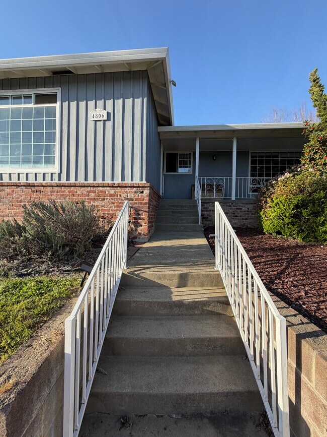 Foto del edificio - 4806 Lodi Way