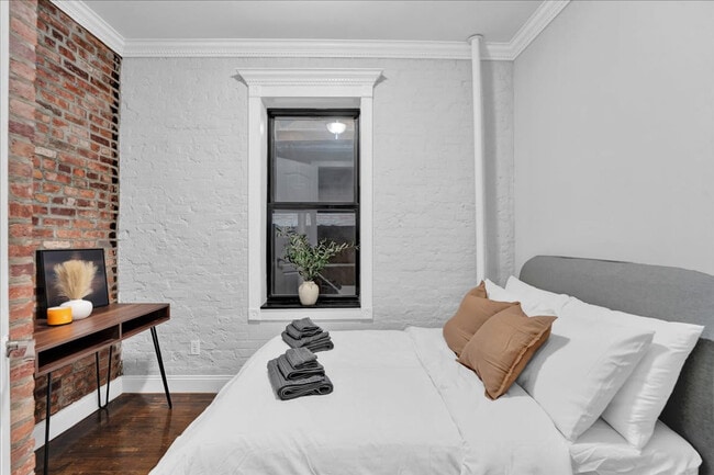 Foto del edificio - 346 E 18th St