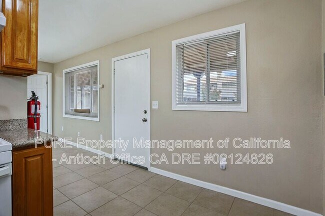 Foto del edificio - 312 W Tregallas Rd