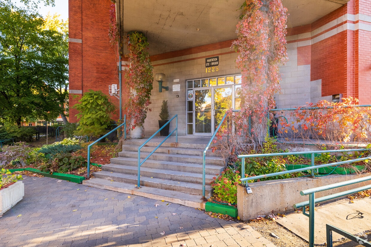 Building Photo - Habitations Sainte-Brigide