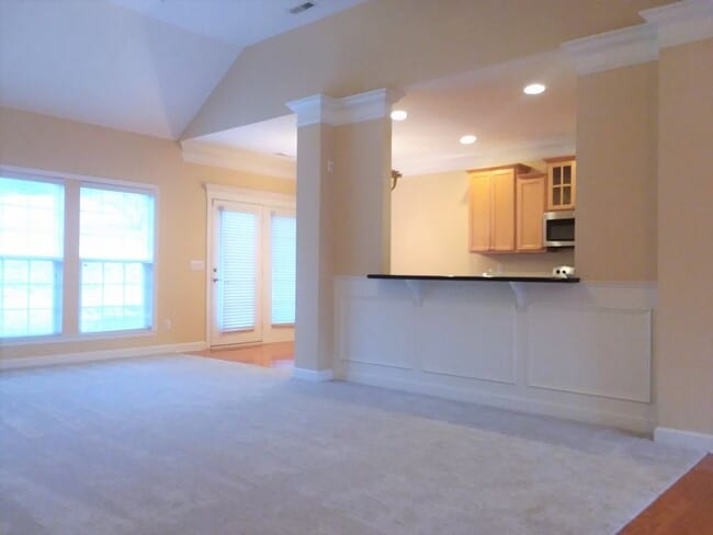 Building Photo - 6921 Sunnywood Dr