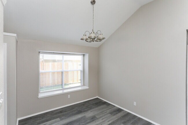 Foto del edificio - 1329 Planters Rd