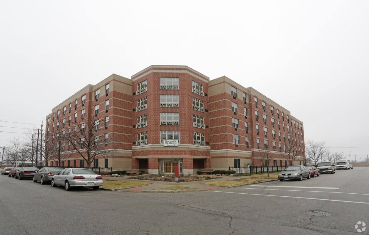 Primary Photo - Senior Suites of Marquette Village