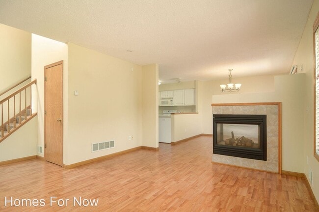 Building Photo - 2 br, 1.5 bath House - 15566 Finch Ave