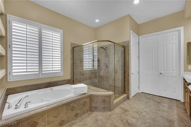 Building Photo - 1004 Golden Age Ct