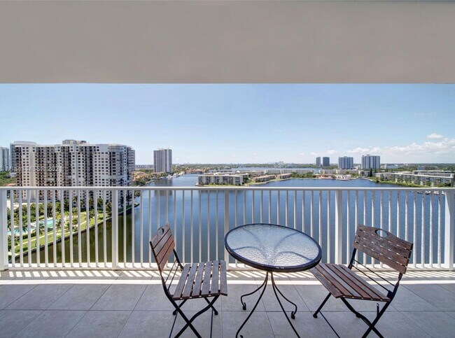 Foto del edificio - 2851 NE 183rd St