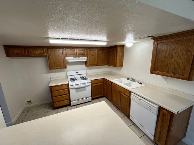 Building Photo - 2319