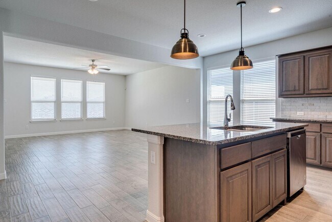 Building Photo - 15916 Farringdon St