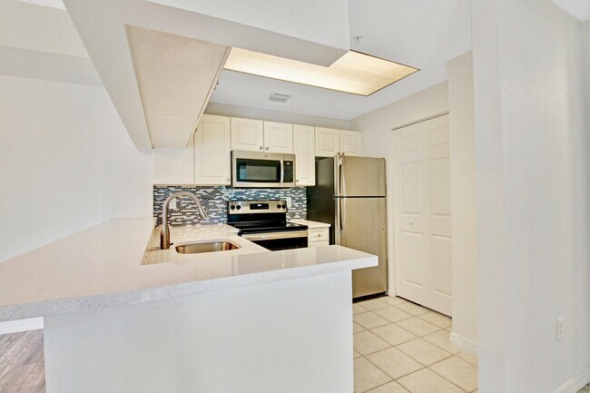 Building Photo - 2801 Sarento Pl