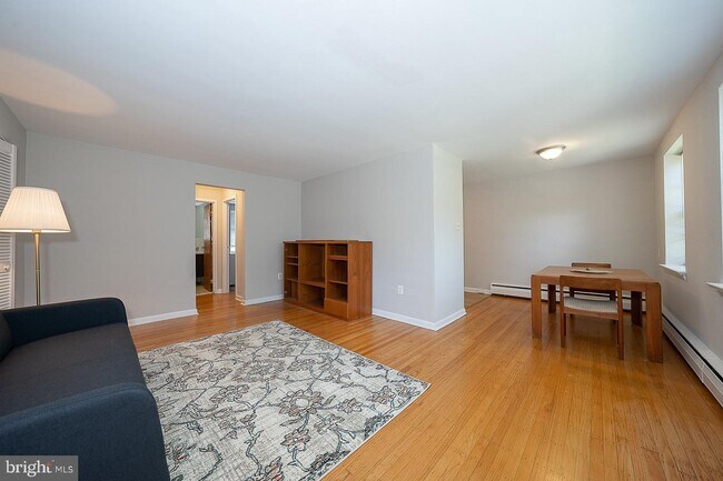 Building Photo - 1334 Montgomery Ave