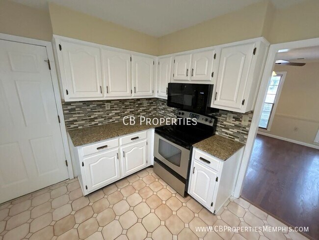 Foto del edificio - 8209 Crimson Creek Dr