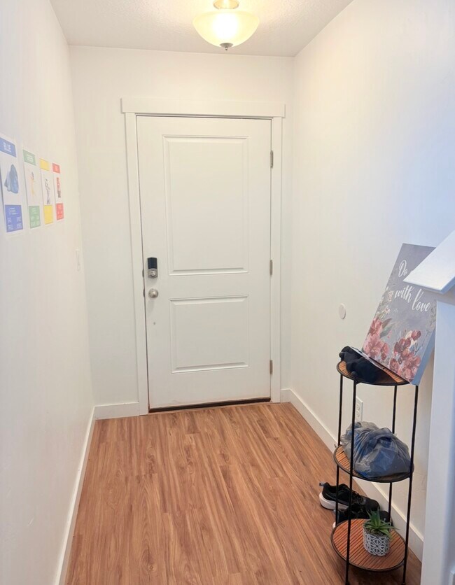 Foto del edificio - 3587 Grassland Dr