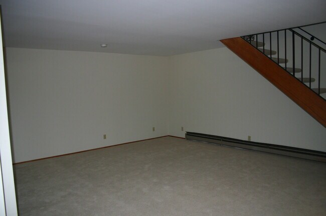 Living Room - view 1 - 1034 Pine St