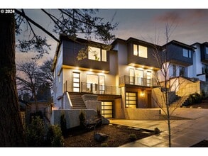 Building Photo - 627 SW Lobelia St