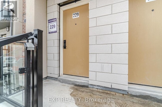 Photo du bâtiment - 1062 Douglas McCurdy Cmn