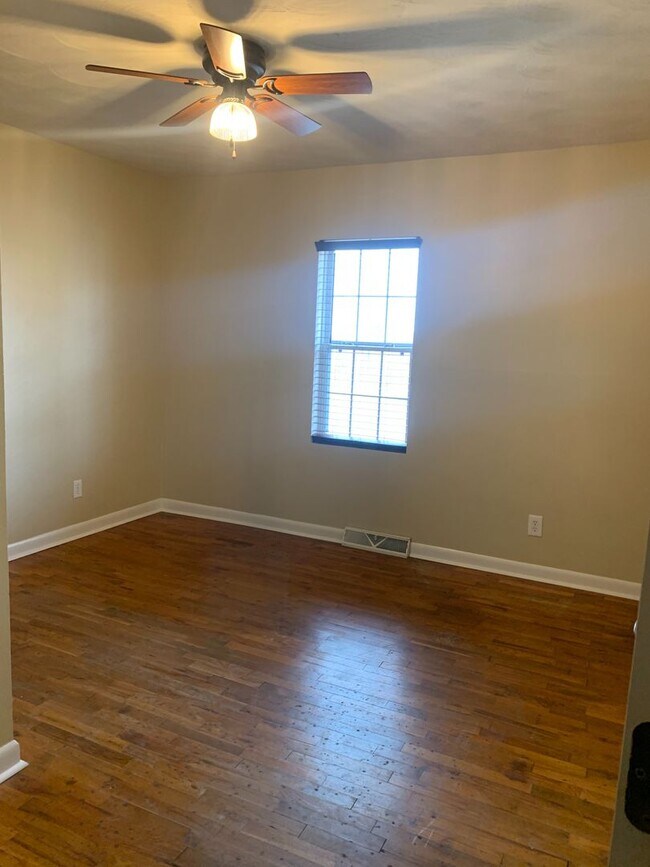 Foto del edificio - WILLARD 3 Bedroom 2 Bath + Bonus Room