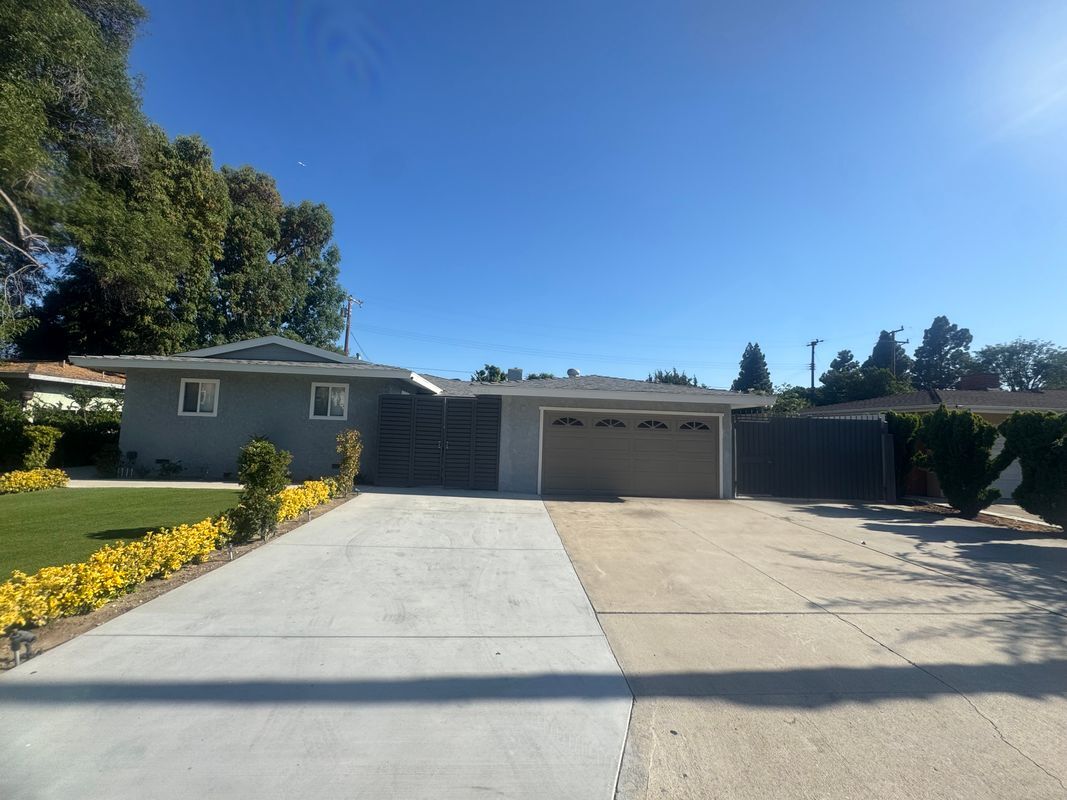 Building Photo - 4628 W Simmons Ave