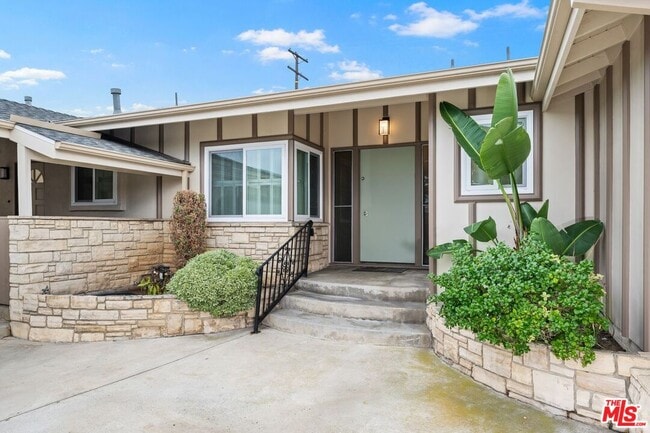 Foto del edificio - 6204 S Corning Ave