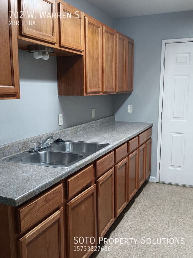 Foto del edificio - 702 Warren St