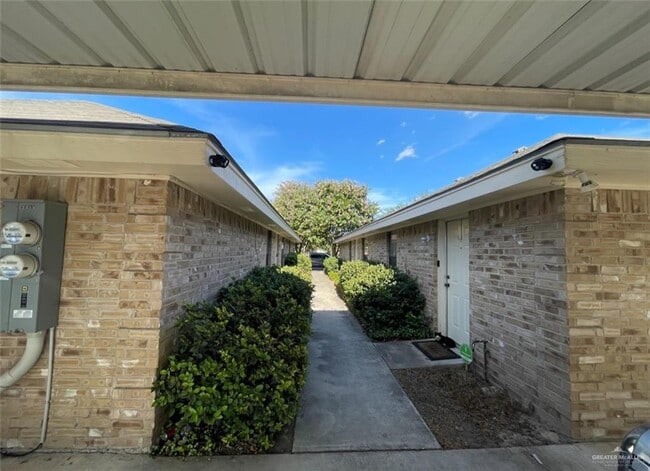 Building Photo - 2315 Dora Jeanne Dr