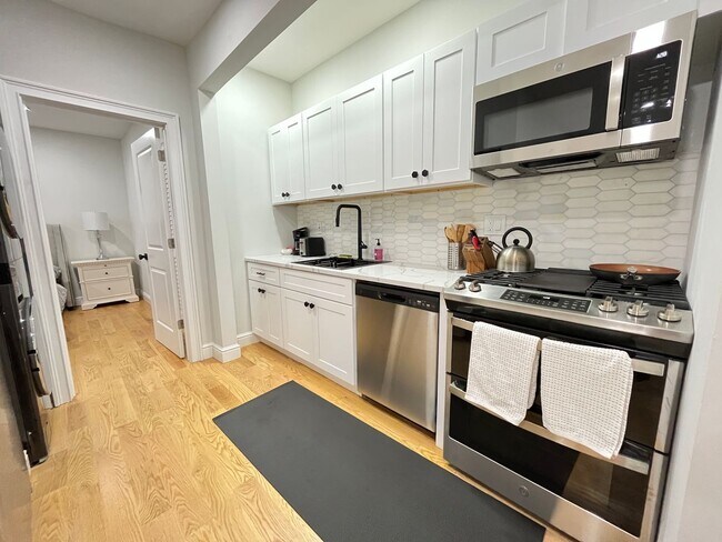 Building Photo - FG Rooms &amp; Short Term Rentals