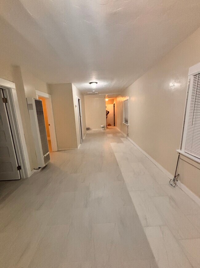 Entrance & Dining - 3672 S Western Ave