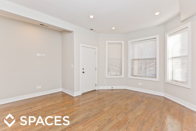 Foto del edificio - 2326 N Southport Ave