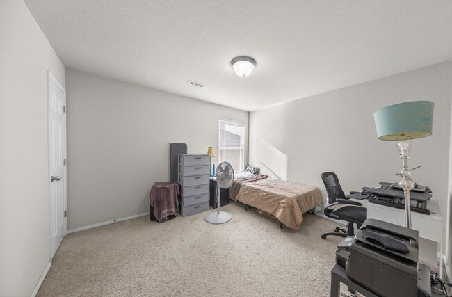 Building Photo - Charming home in Bentonville School District