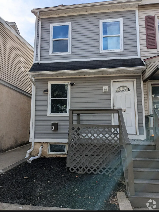 Building Photo - 520 E Miner St