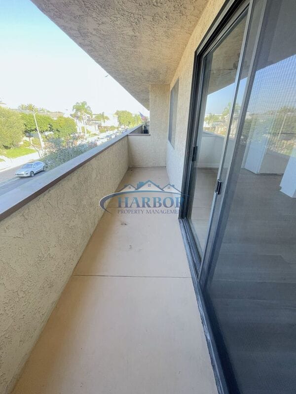 Building Photo - 949 W 26th St