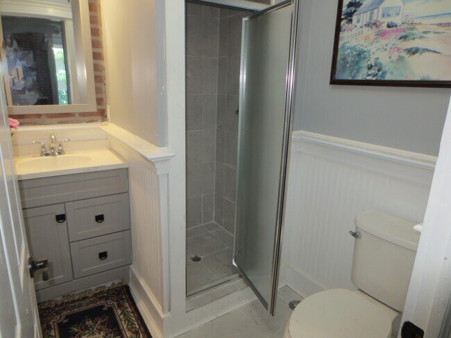 Foto del edificio - 350 N Leak St