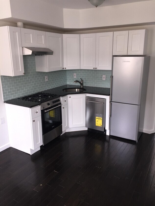 Foto principal - 60 Webster Ave