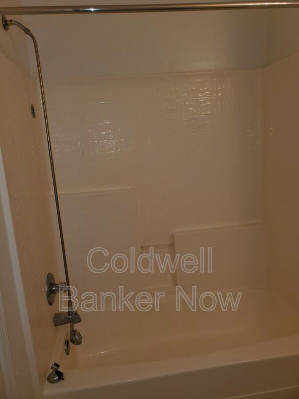 Building Photo - 522 Knolls Dr