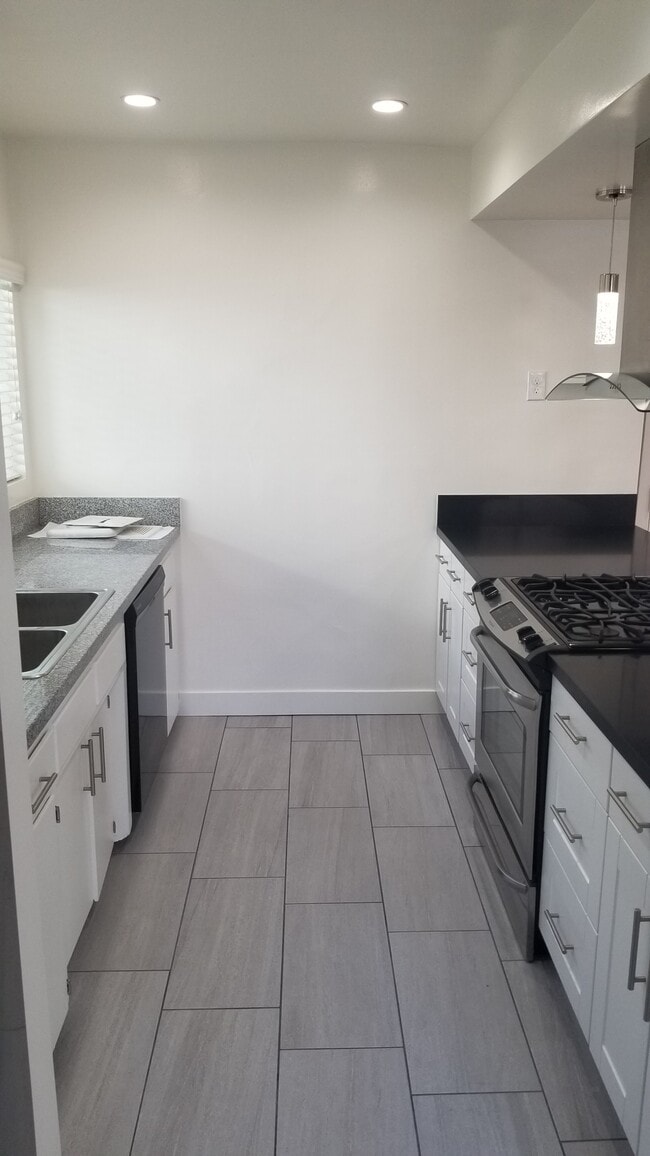 Foto del edificio - 7068 Lanewood Ave