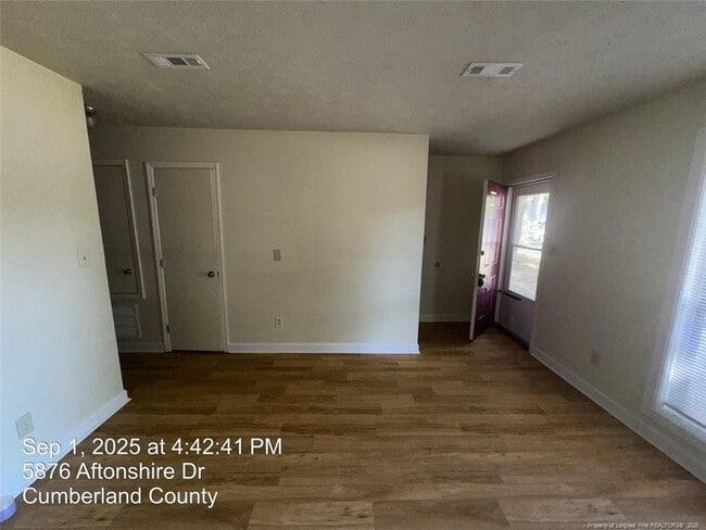 Building Photo - 5876 Aftonshire Dr