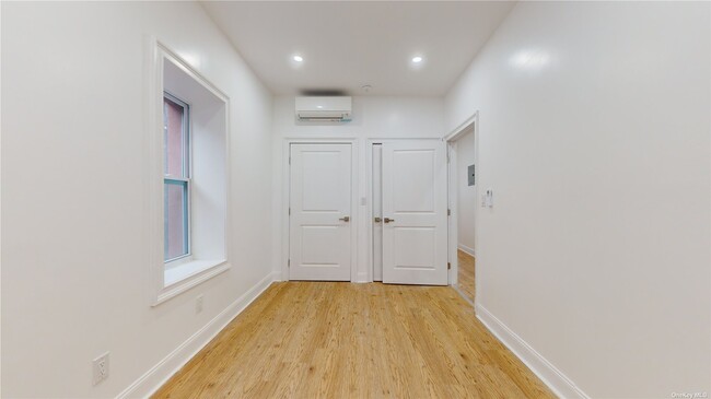 Building Photo - 2050 Strauss St