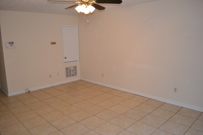 Foto del edificio - 2 Bedroom Townhome available 5/15/2025 - n...