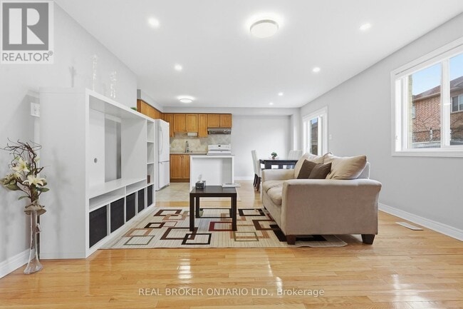 Building Photo - 2 Sir Jacobs Crescent