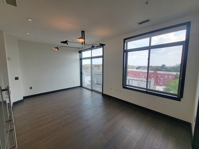 Building Photo - 2550 17th St NW