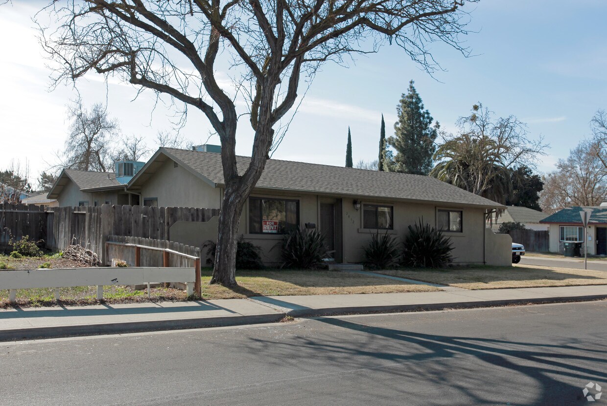 Building Photo - 2412 Encina Ave