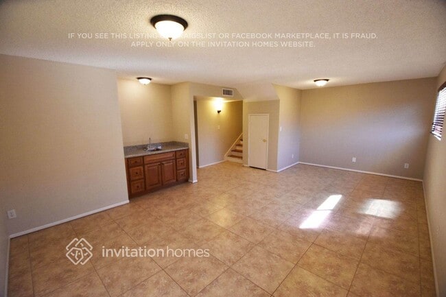 Building Photo - 4640 W Paradise Dr