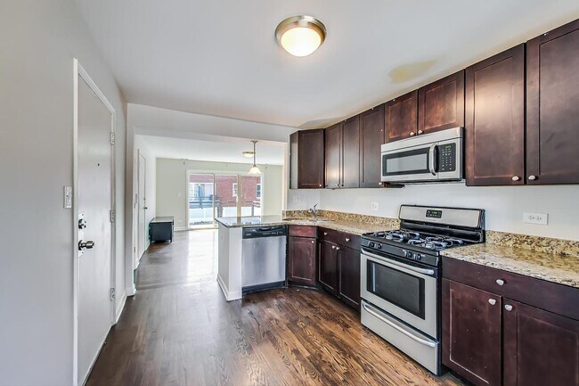 Building Photo - 6433 N Damen Ave