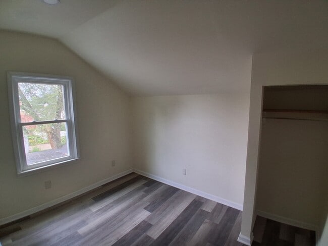 Building Photo - 431 W Pleasant St
