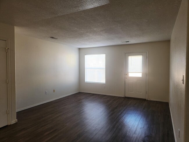 Building Photo - 5833 Sandoval Dr NE