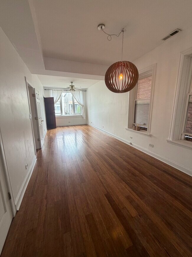 Foto del edificio - 2863 W McLean Ave