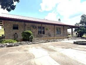 Building Photo - 1904 Bear Creek Rd