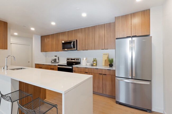 Building Photo - 707 Leahy