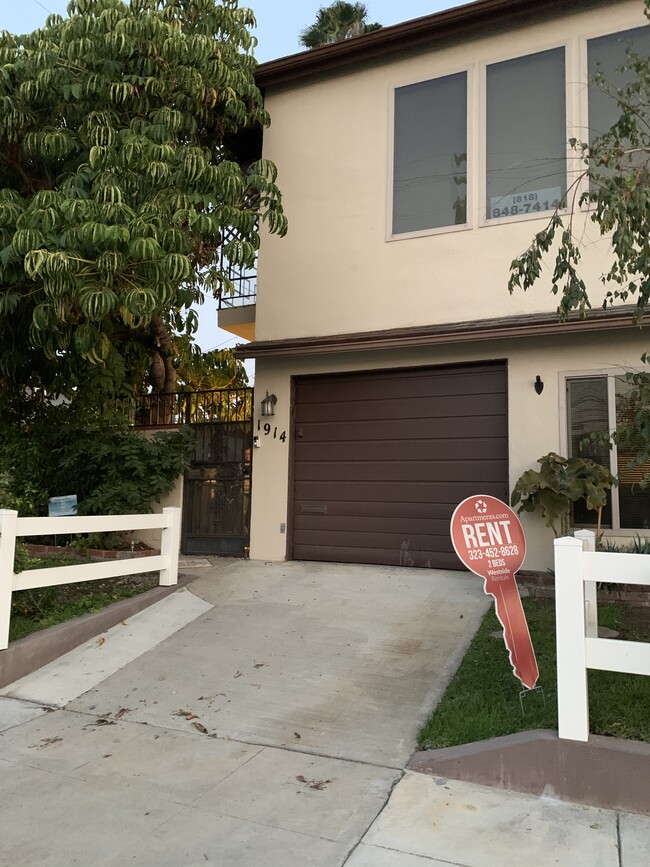Driveway to apartment. - 1914 W Alameda Ave
