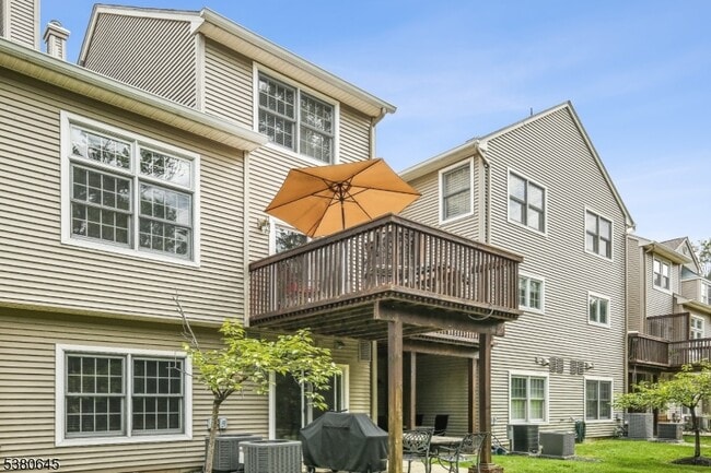 Building Photo - 10 Conklin Ct