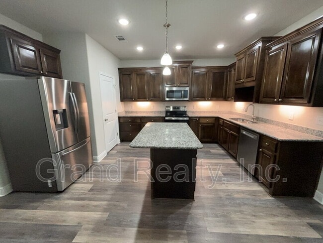 Building Photo - 3823 Shady Grove Dr
